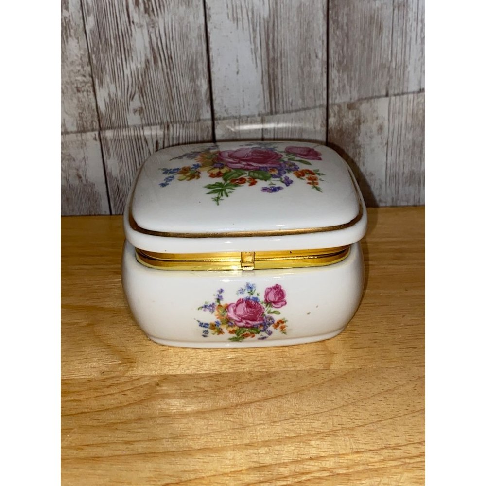Vintage Colibri Sankyo Floral Porcelain Hinged Trinket Music Box Gold Trim Works